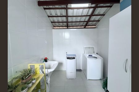 Casa à venda com 290m², 3 quartos e 2 vagas Casa à venda com 290m², 3 quartos e 2 vagasÁrea de serviço