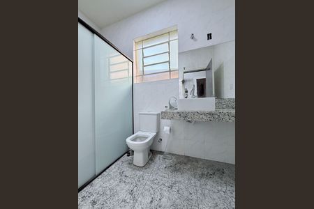 Casa à venda com 290m², 3 quartos e 2 vagas Casa à venda com 290m², 3 quartos e 2 vagasBanheiro