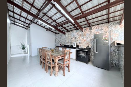 Casa à venda com 290m², 3 quartos e 2 vagas Casa à venda com 290m², 3 quartos e 2 vagasÁrea externa