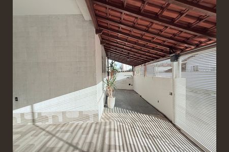 Casa à venda com 290m², 3 quartos e 2 vagas Casa à venda com 290m², 3 quartos e 2 vagasGaragem