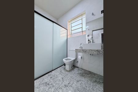 Casa à venda com 290m², 3 quartos e 2 vagas Casa à venda com 290m², 3 quartos e 2 vagasBanheiro