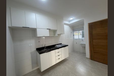 Cozinha de apartamento para alugar com 2 quartos, 53m² em Jardim Caguassu, São Paulo