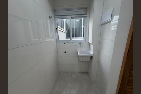 Área de serviço de apartamento para alugar com 2 quartos, 53m² em Jardim Caguassu, São Paulo