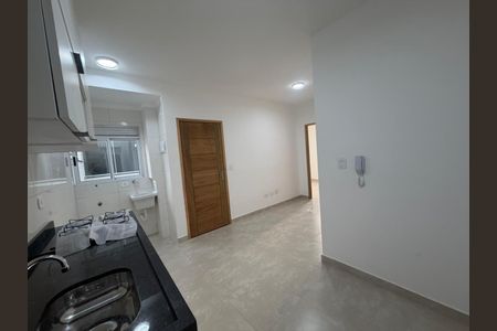 Cozinha de apartamento para alugar com 2 quartos, 53m² em Jardim Caguassu, São Paulo