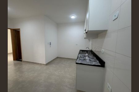 Cozinha de apartamento para alugar com 2 quartos, 53m² em Jardim Caguassu, São Paulo