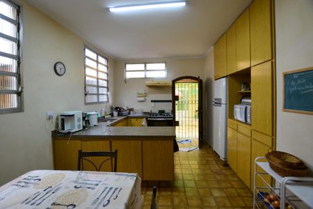 Casa para alugar com 440m², 5 quartos e 4 vagas Casa para alugar com 440m², 5 quartos e 4 vagasCOZINHA
