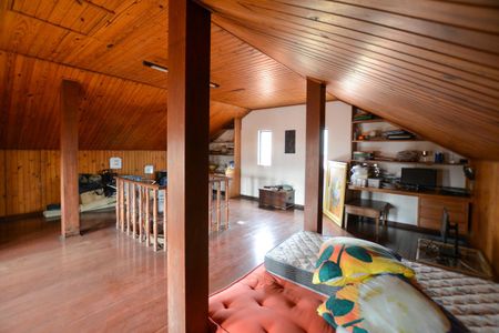 Casa para alugar com 440m², 5 quartos e 4 vagas Casa para alugar com 440m², 5 quartos e 4 vagasSÓTÃO