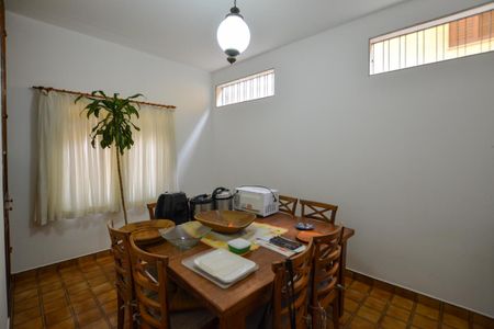 Casa para alugar com 440m², 5 quartos e 4 vagas Casa para alugar com 440m², 5 quartos e 4 vagasSALA 3
