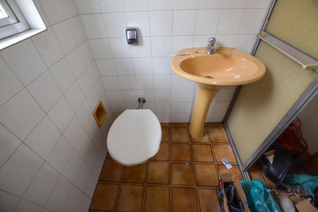 Casa para alugar com 440m², 5 quartos e 4 vagas Casa para alugar com 440m², 5 quartos e 4 vagasBANHEIRO - PISO SUPERIOR PARTE DOS FUNDOS