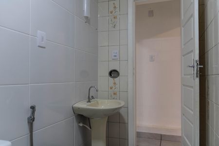 Banheiro de apartamento para alugar com 1 quarto, 45m² em Padre Eustáquio, Belo Horizonte