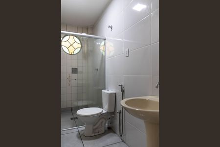 Banheiro de apartamento para alugar com 1 quarto, 45m² em Padre Eustáquio, Belo Horizonte