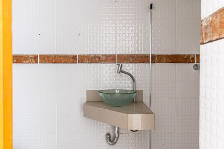 Casa à venda com 206m², 3 quartos e 2 vagas Casa à venda com 206m², 3 quartos e 2 vagasBanheiro 2
