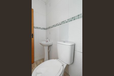 Banheiro de apartamento para alugar com 1 quarto, 50m² em Costa E Silva, Porto Alegre