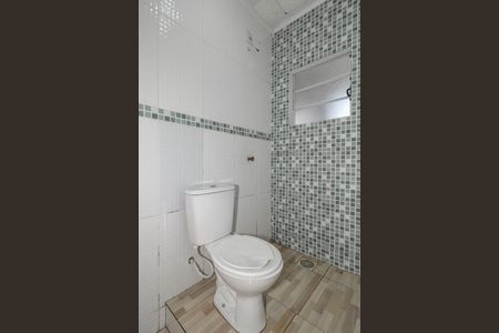 Banheiro de apartamento para alugar com 1 quarto, 50m² em Costa E Silva, Porto Alegre