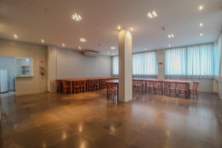 Apartamento à venda com 76m², 2 quartos e 1 vaga Apartamento à venda com 76m², 2 quartos e 1 vagaÁrea comum - Salão de festas