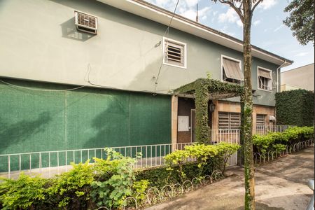 Casa para alugar com 145m², 3 quartos e 3 vagas Casa para alugar com 145m², 3 quartos e 3 vagasFachada