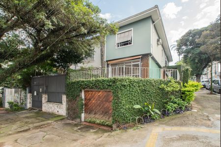 Casa para alugar com 145m², 3 quartos e 3 vagas Casa para alugar com 145m², 3 quartos e 3 vagasFachada