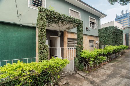 Casa para alugar com 145m², 3 quartos e 3 vagas Casa para alugar com 145m², 3 quartos e 3 vagasFachada