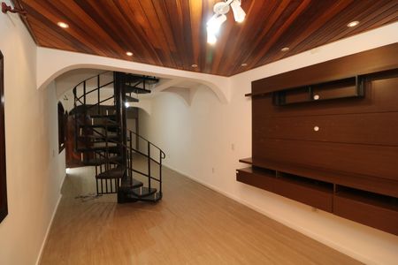 Sala de casa para alugar com 2 quartos, 140m² em Vila Cunha Bueno, São Paulo