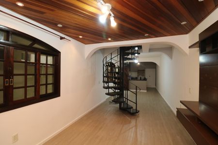 Sala de casa para alugar com 2 quartos, 140m² em Vila Cunha Bueno, São Paulo