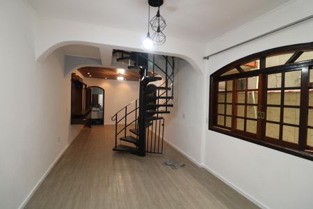 Sala de casa para alugar com 2 quartos, 140m² em Vila Cunha Bueno, São Paulo