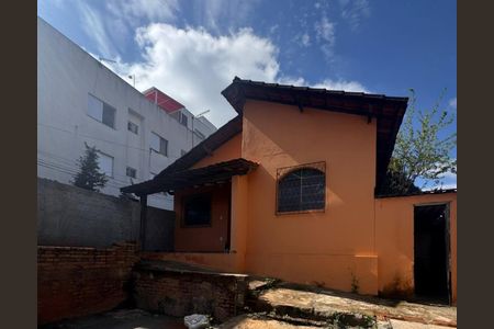 Foto 01 de casa para alugar com 3 quartos, 360m² em Ouro Preto, Belo Horizonte
