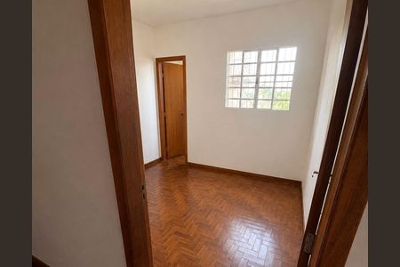 Foto 01 de casa para alugar com 3 quartos, 360m² em Ouro Preto, Belo Horizonte