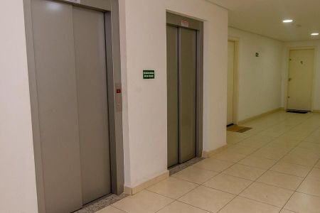Apartamento para alugar com 53m², 2 quartos e 1 vaga Apartamento para alugar com 53m², 2 quartos e 1 vagaÁrea Comum-Hall do andar