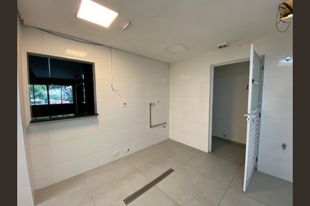 Apartamento para alugar com 280m², 3 quartos e sem vaga Apartamento para alugar com 280m², 3 quartos e sem vagaCozinha e Área de Serviço