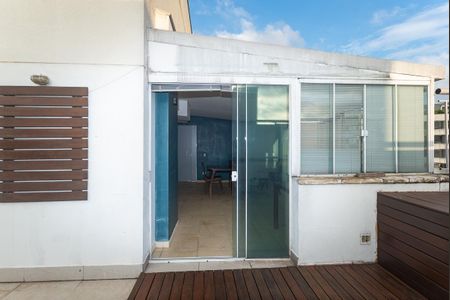 Apartamento à venda com 167m², 2 quartos e 3 vagas Apartamento à venda com 167m², 2 quartos e 3 vagasCobertura