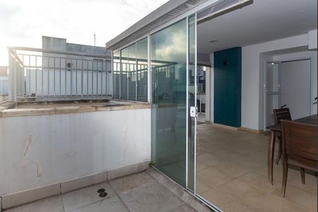 Apartamento à venda com 167m², 2 quartos e 3 vagas Apartamento à venda com 167m², 2 quartos e 3 vagasCobertura