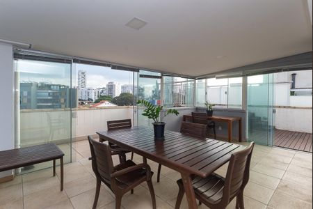 Apartamento à venda com 167m², 2 quartos e 3 vagas Apartamento à venda com 167m², 2 quartos e 3 vagasCobertura