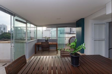 Apartamento à venda com 167m², 2 quartos e 3 vagas Apartamento à venda com 167m², 2 quartos e 3 vagasCobertura