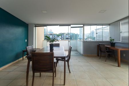 Apartamento à venda com 167m², 2 quartos e 3 vagas Apartamento à venda com 167m², 2 quartos e 3 vagasCobertura