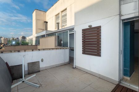 Apartamento à venda com 167m², 2 quartos e 3 vagas Apartamento à venda com 167m², 2 quartos e 3 vagasCobertura
