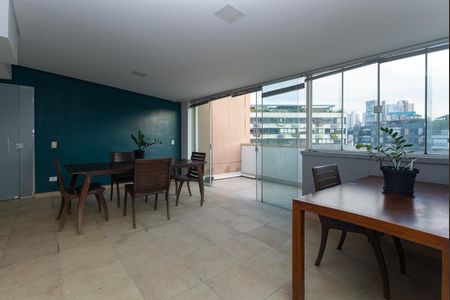 Apartamento à venda com 167m², 2 quartos e 3 vagas Apartamento à venda com 167m², 2 quartos e 3 vagasCobertura