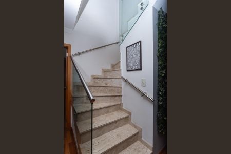 Apartamento à venda com 167m², 2 quartos e 3 vagas Apartamento à venda com 167m², 2 quartos e 3 vagasEscada