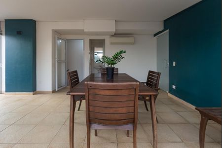 Apartamento à venda com 167m², 2 quartos e 3 vagas Apartamento à venda com 167m², 2 quartos e 3 vagasCobertura