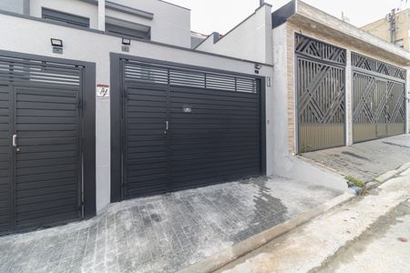 Casa à venda com 127m², 3 quartos e 2 vagas Casa à venda com 127m², 3 quartos e 2 vagasFachada