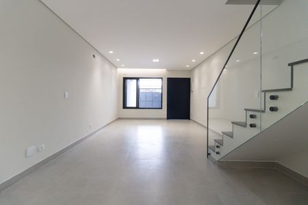 Casa à venda com 127m², 3 quartos e 2 vagas Casa à venda com 127m², 3 quartos e 2 vagasSala