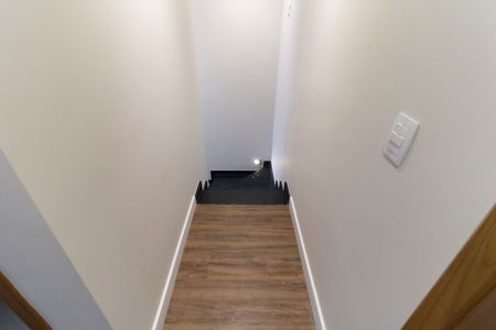 Casa à venda com 127m², 3 quartos e 2 vagas Casa à venda com 127m², 3 quartos e 2 vagasEscada