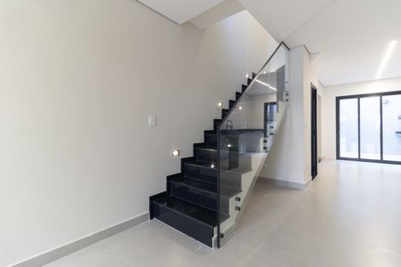 Casa à venda com 127m², 3 quartos e 2 vagas Casa à venda com 127m², 3 quartos e 2 vagasEscada