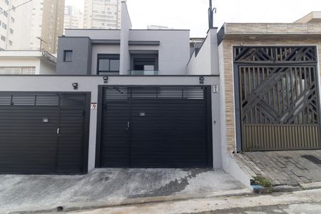 Casa à venda com 127m², 3 quartos e 2 vagas Casa à venda com 127m², 3 quartos e 2 vagasFachada