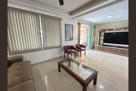 Sala de casa à venda com 4 quartos, 200m² em Vila Valqueire, Rio de Janeiro