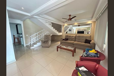 Sala de casa à venda com 4 quartos, 200m² em Vila Valqueire, Rio de Janeiro