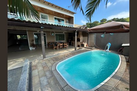 Casa à venda com 200m², 4 quartos e 3 vagasPiscina