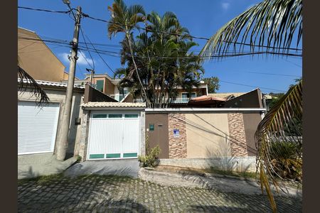 Casa à venda com 200m², 4 quartos e 3 vagasFachada + placa
