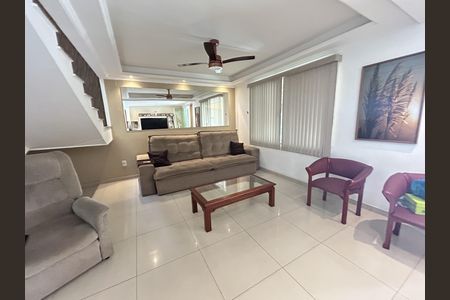 Sala de casa à venda com 4 quartos, 200m² em Vila Valqueire, Rio de Janeiro
