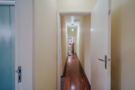 Casa à venda com 150m², 4 quartos e 2 vagas Casa à venda com 150m², 4 quartos e 2 vagasCorredor