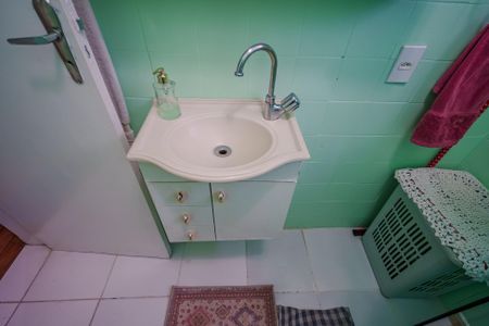 Casa à venda com 150m², 4 quartos e 2 vagas Casa à venda com 150m², 4 quartos e 2 vagasBanheiro